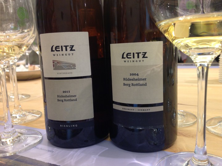 De två vinerna från toppläget Rottland var provningens bästa viner. Årgång 2011 finns på Bolaget för 329 kronor