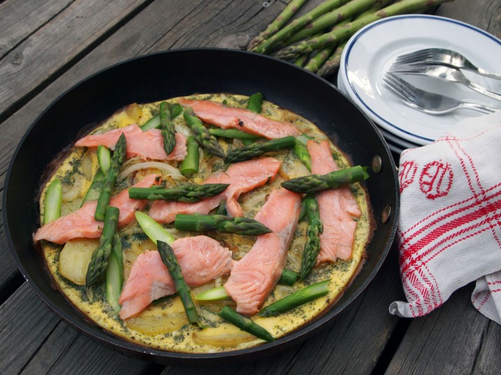 Snabb laxpudding med sparris och dill Karoline Nordefors nordefors.com