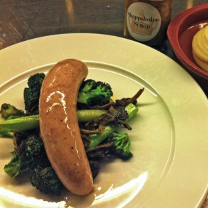 Restaurang Långa Radens fläskkorv med Skeppsholmssenap, råstekt broccoli och trattkantareller