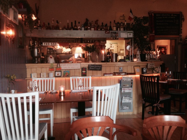 Bistron Adress: Polisvägen 3, 236 31 Höllviken, Sverige, Telefon:+46 40 45 47 18