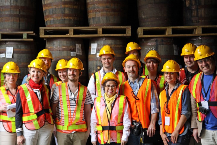 Gruppfoto med delar av den nordiska journalistkåren tillsammans med master blender Lorena Vascuéz nordefors.com Karoline Nordefors
