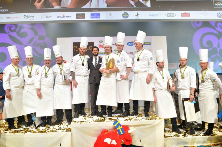 Pallbilden: från vänster: Det danska teamet, det svenska teamet, det norska teamet.