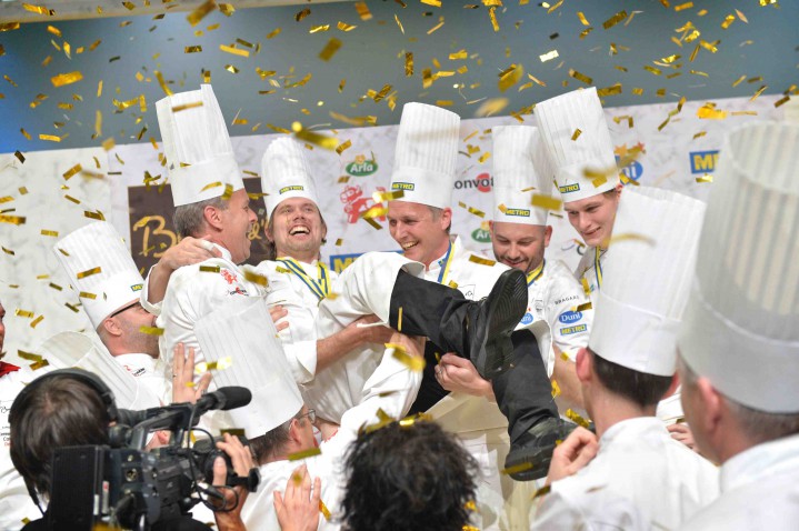 Hyllningsbilden: Fredrik Eriksson, Tommy Myllymäki, Henrik Norström, Jonas Dahlbom, Albin Edberg.