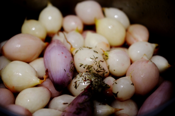 bräserad steklök och schalottenlök