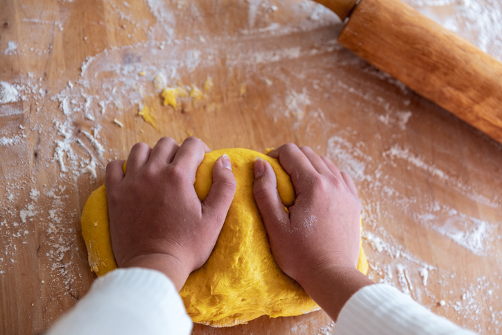 Saffransdeg för lussekatter, lussebullar och annat gott