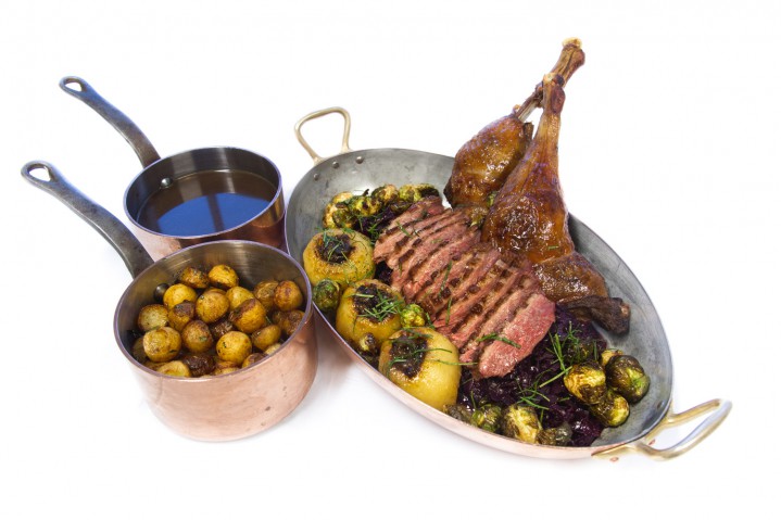 Rosastekt gås med rödkål, brysselkål, äpplen och katrinplommon Fredrik Schelin