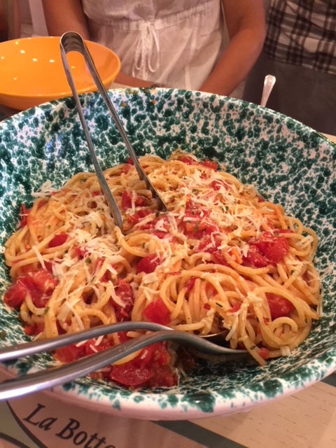 bild på ITALIENSK PASTA MED HETA RÄKOR I TOMATSÅS