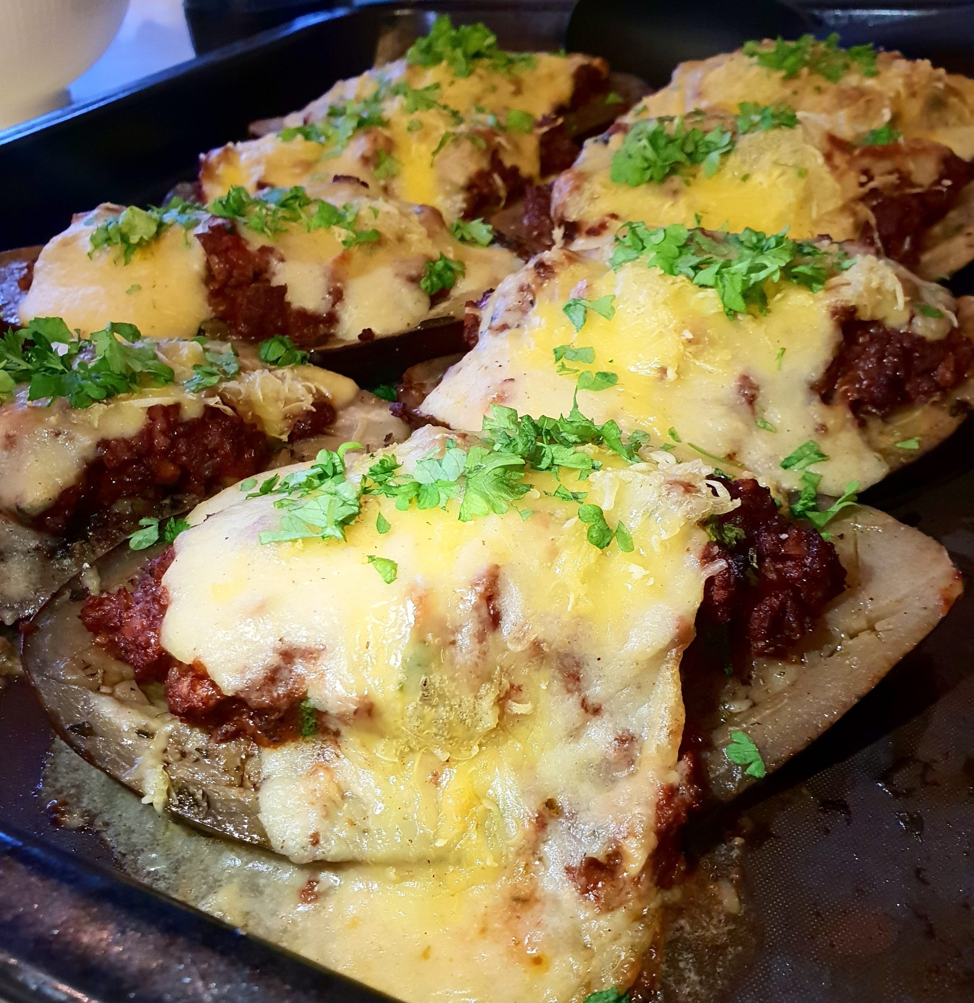 Breasola med auberginecrème och tomatsofrito - DinVinguide